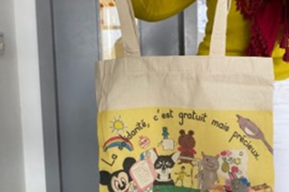 8. Projet solidaire des classes de CM Tote bags réalisés par nos élèves (2)